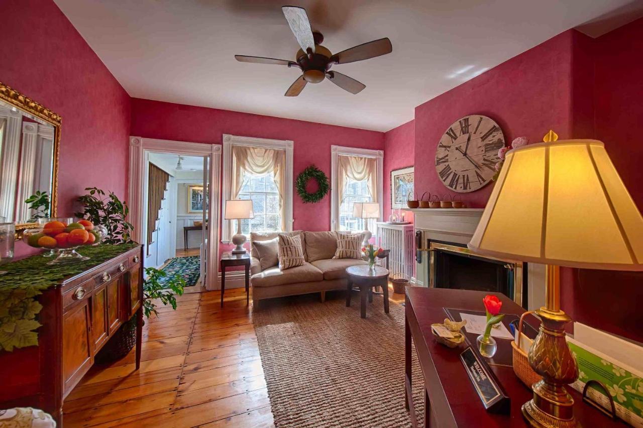 Sherburne Inn Nantucket Room photo